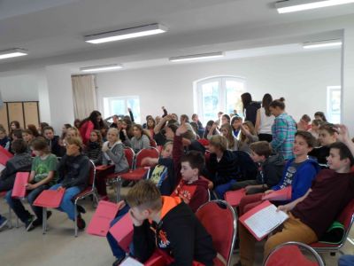 Der Chor der 7. Klassen lernt sich kennen